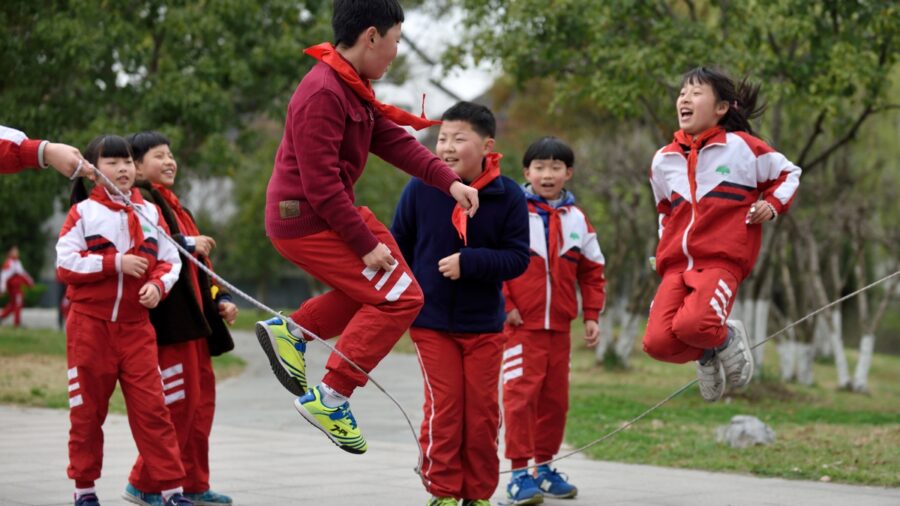 중국 정부는 왜 사교육과 게임을 강력하게 규제하기 시작했을까요?